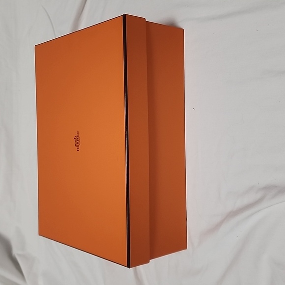 Empty Hermes Box with 2 Dust Covers - Picture 5 of 9